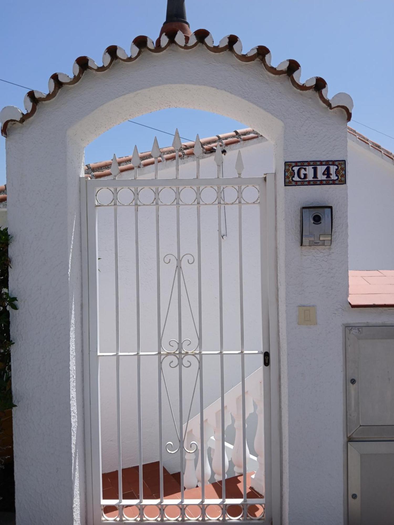 House With Beautiful Sea View *